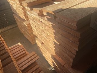Ca. 84x Douglas planken geschaafd, 28x195mm, lengte 300cm